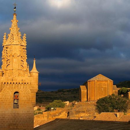 Apartamentos Uncastillo ภายนอก รูปภาพ
