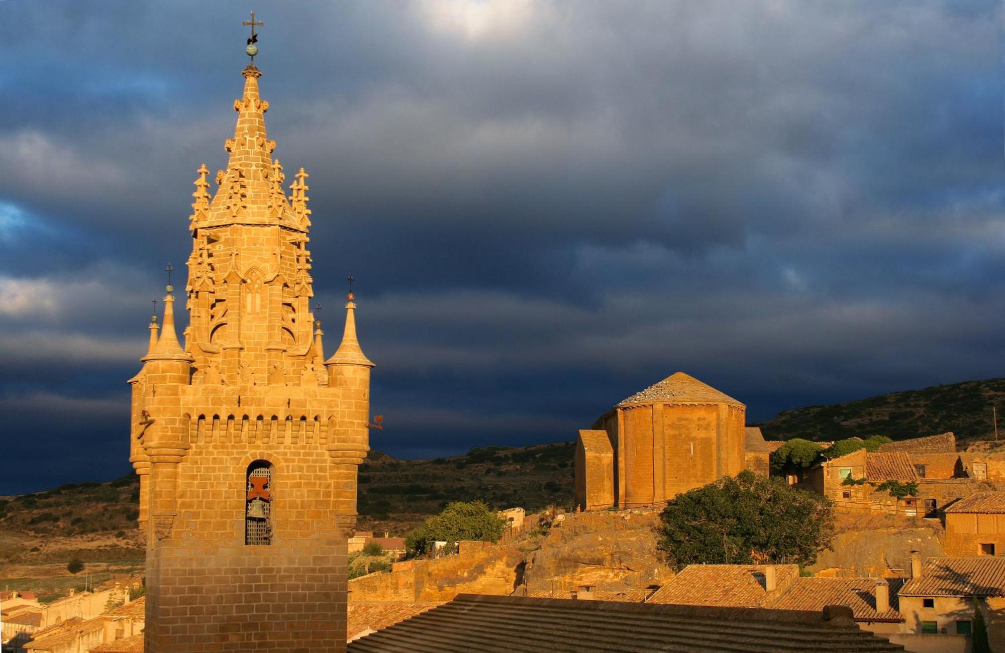 Apartamentos Uncastillo ภายนอก รูปภาพ