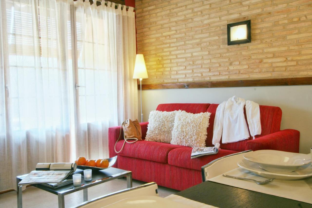 Apartamentos Uncastillo ภายนอก รูปภาพ