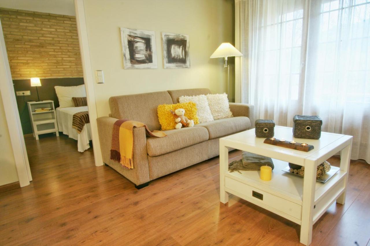 Apartamentos Uncastillo ภายนอก รูปภาพ